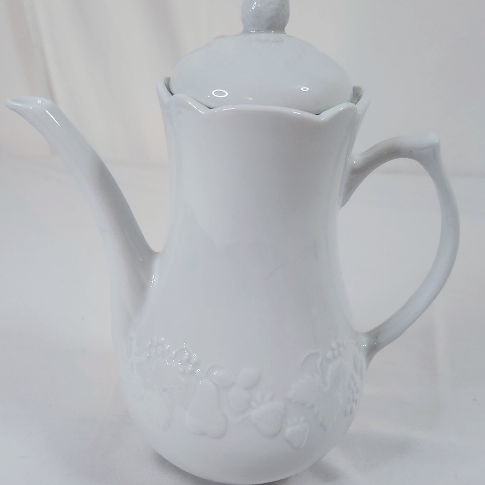 Philippe Deshoulieres Lourioux White Porcelain Blanc De Blanc Coffee Pot